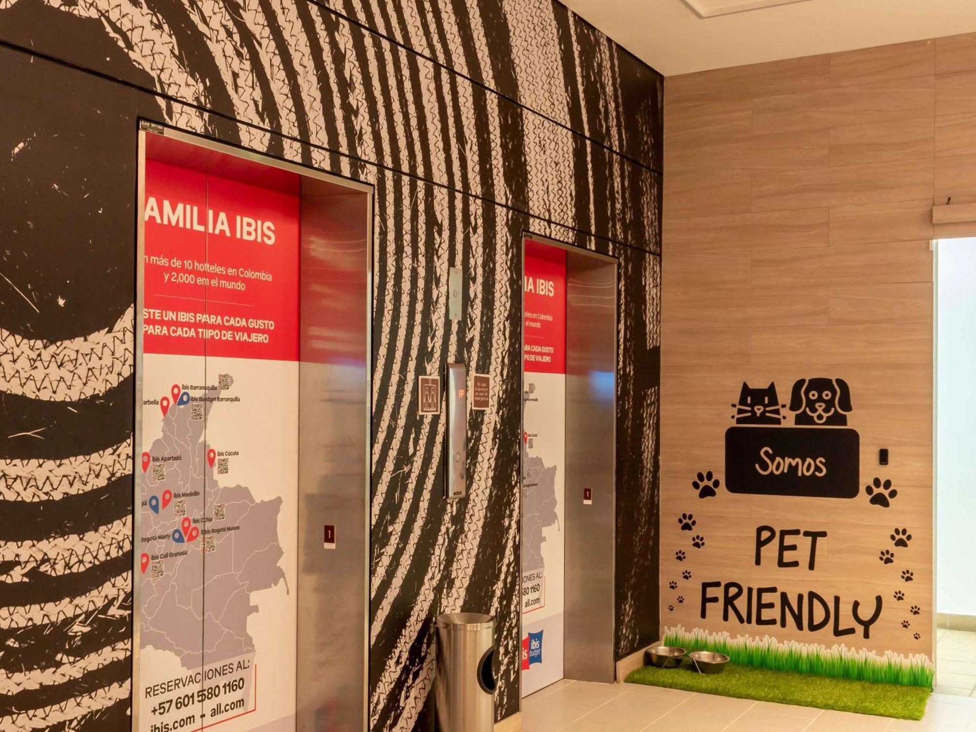 Ibis Apartado Luaran gambar
